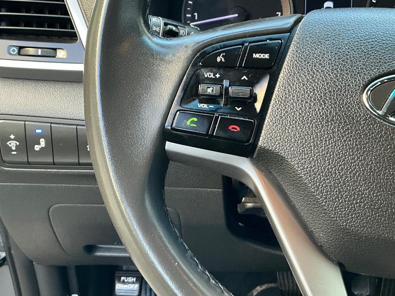 Hyundai Tucson Vehicle Full-screen Gallery Image 22