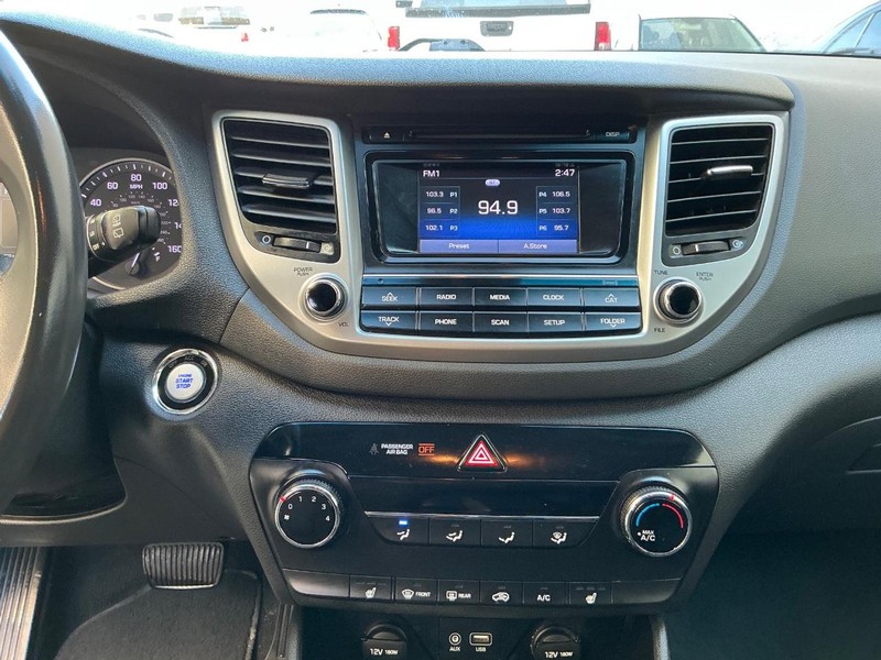 Hyundai Tucson Vehicle Full-screen Gallery Image 23