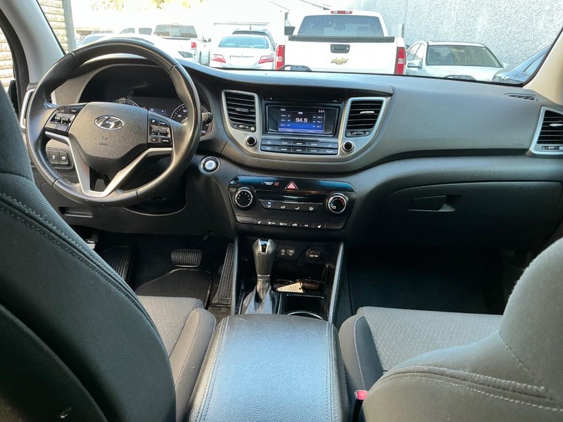 Hyundai Tucson Vehicle Full-screen Gallery Image 24