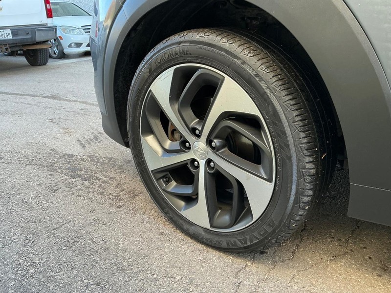 Hyundai Tucson Vehicle Full-screen Gallery Image 27