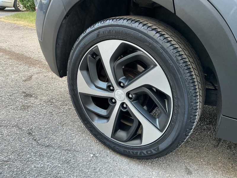 Hyundai Tucson Vehicle Full-screen Gallery Image 29