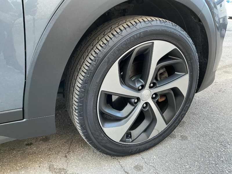 Hyundai Tucson Vehicle Full-screen Gallery Image 30