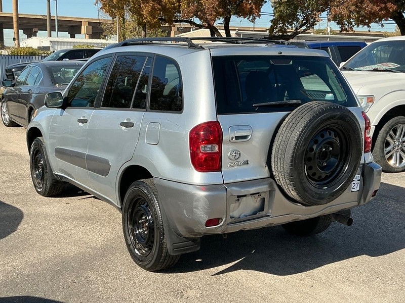 Toyota RAV4 Vehicle Full-screen Gallery Image 02