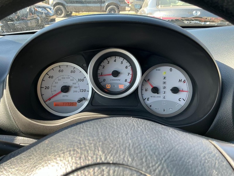 Toyota RAV4 Vehicle Full-screen Gallery Image 17