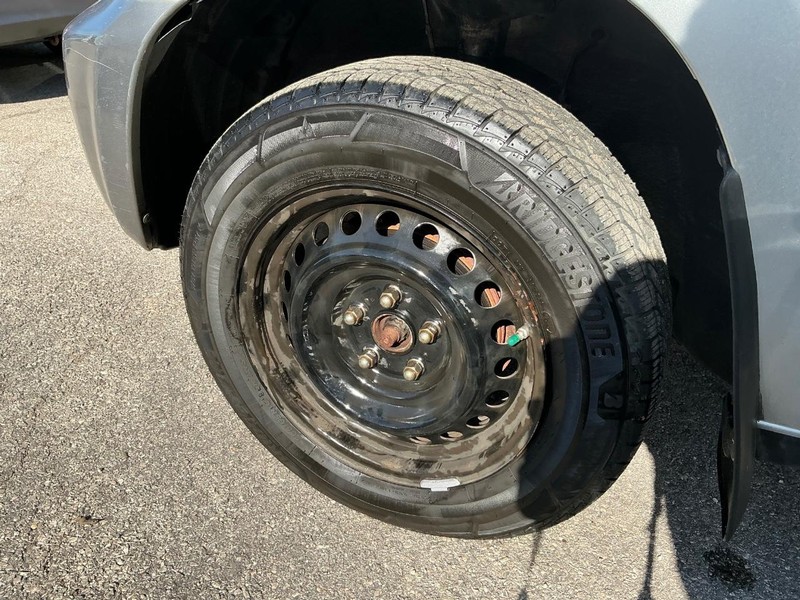 Toyota RAV4 Vehicle Full-screen Gallery Image 18