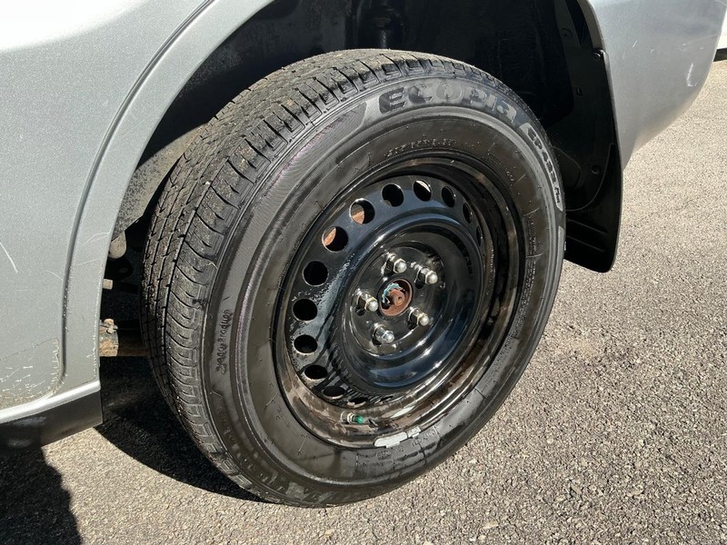 Toyota RAV4 Vehicle Full-screen Gallery Image 19