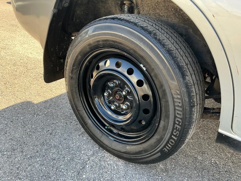 Toyota RAV4 Vehicle Full-screen Gallery Image 21