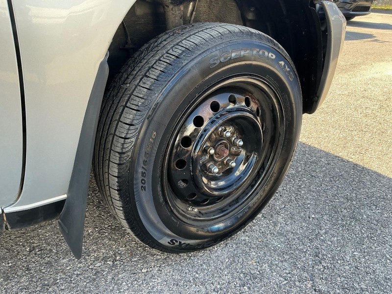 Toyota RAV4 Vehicle Full-screen Gallery Image 22