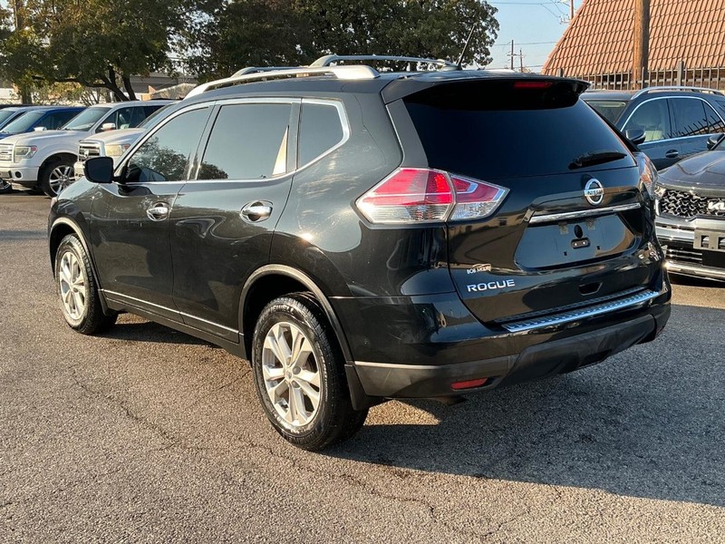 Nissan Rogue Vehicle Full-screen Gallery Image 02