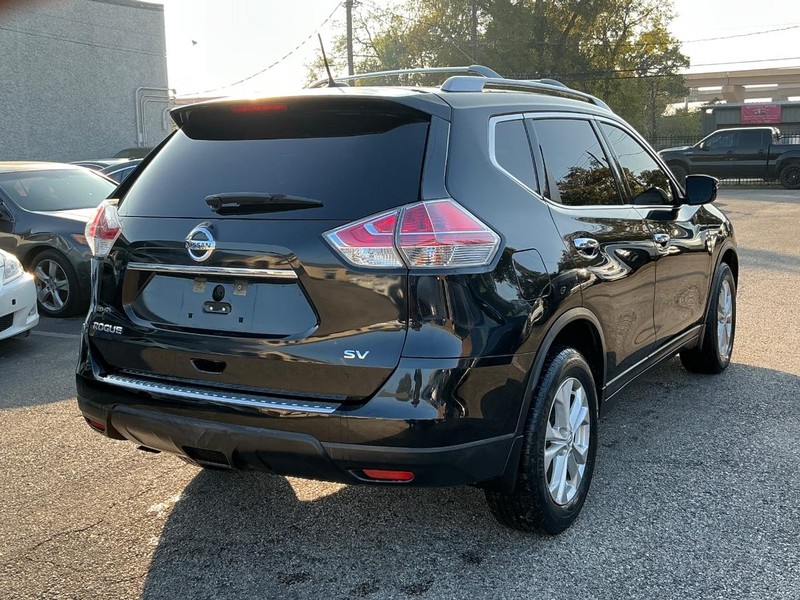 Nissan Rogue Vehicle Full-screen Gallery Image 03