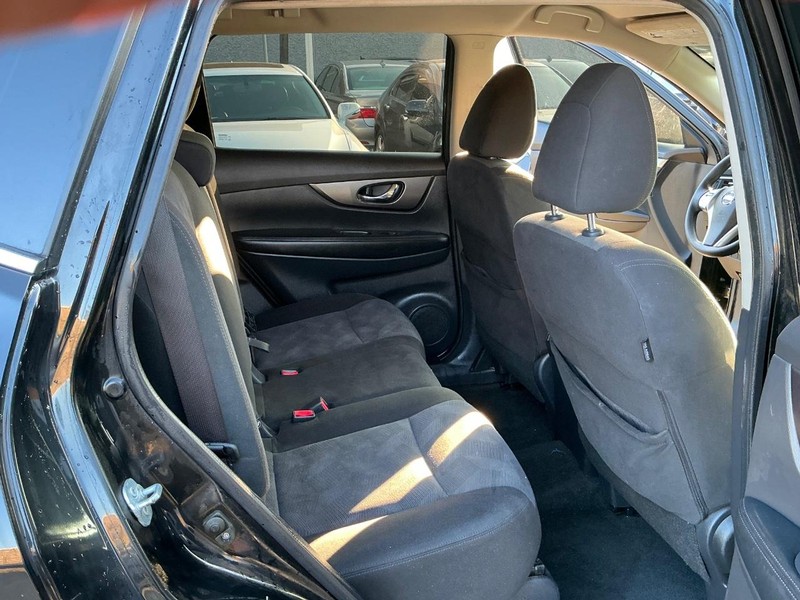 Nissan Rogue Vehicle Full-screen Gallery Image 13