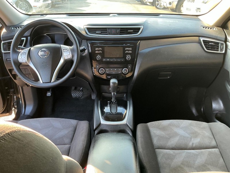 Nissan Rogue Vehicle Full-screen Gallery Image 19