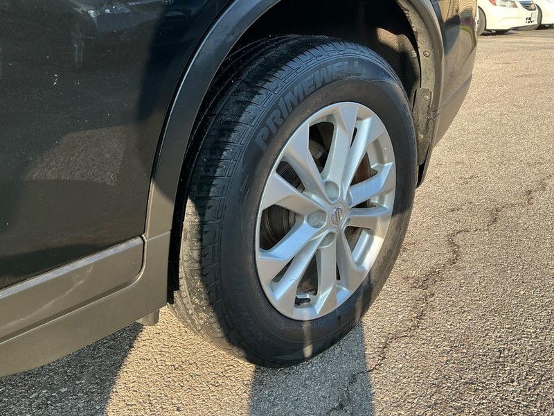 Nissan Rogue Vehicle Full-screen Gallery Image 24