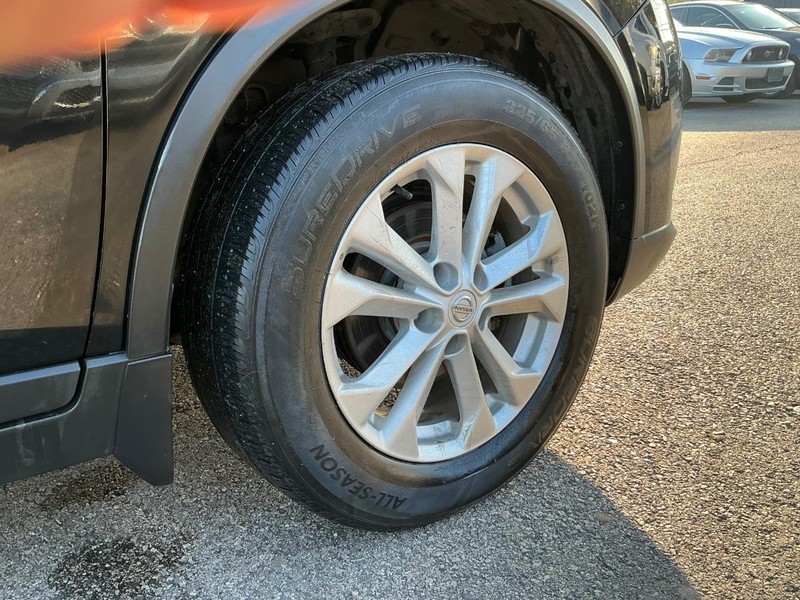 Nissan Rogue Vehicle Full-screen Gallery Image 26