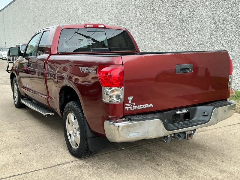 Toyota Tundra Vehicle Full-screen Gallery Image 02