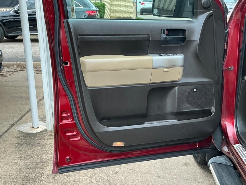 Toyota Tundra Vehicle Full-screen Gallery Image 07