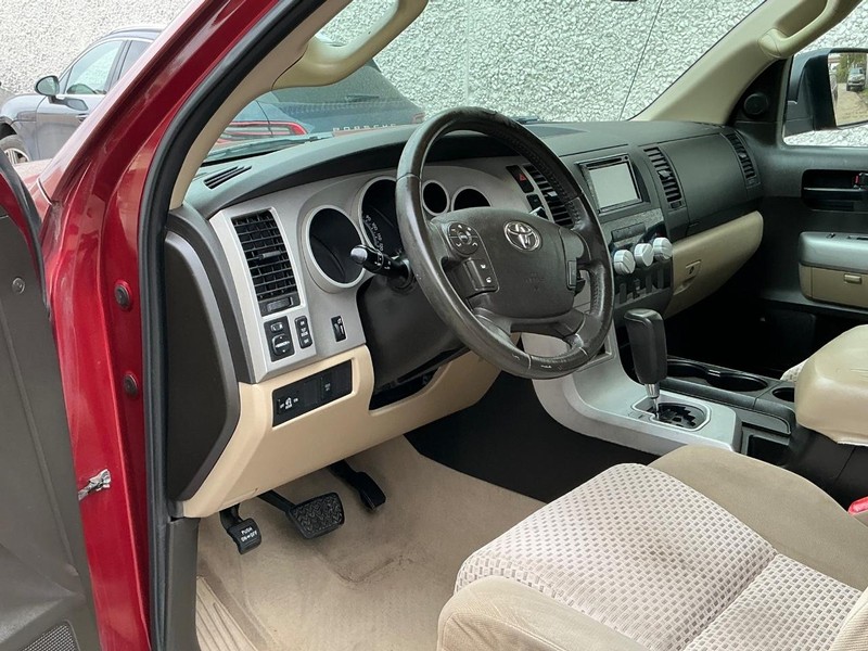 Toyota Tundra Vehicle Full-screen Gallery Image 08