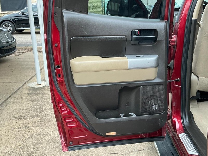 Toyota Tundra Vehicle Full-screen Gallery Image 09