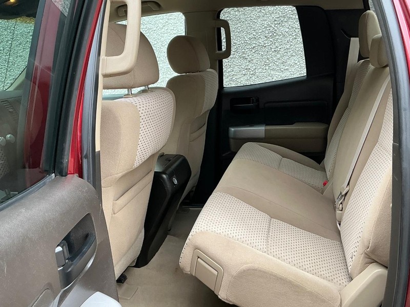 Toyota Tundra Vehicle Full-screen Gallery Image 11