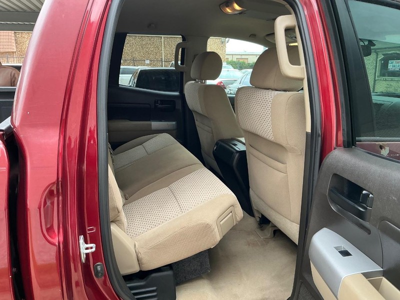 Toyota Tundra Vehicle Full-screen Gallery Image 13