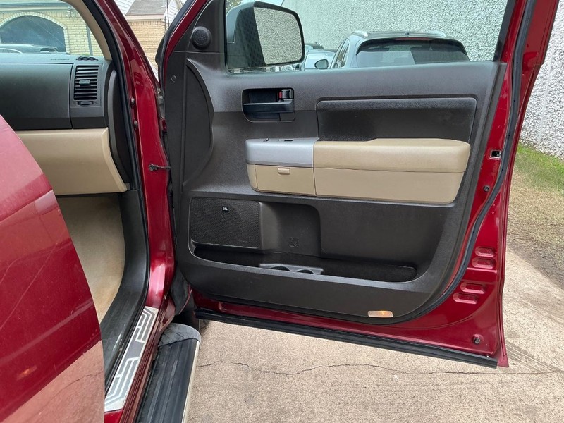 Toyota Tundra Vehicle Full-screen Gallery Image 14