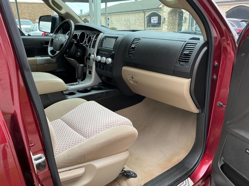 Toyota Tundra Vehicle Full-screen Gallery Image 16