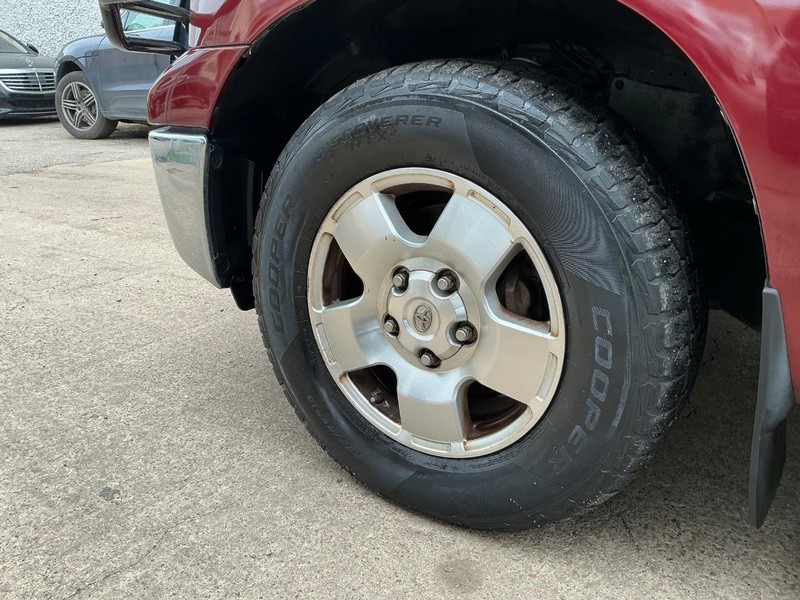 Toyota Tundra Vehicle Full-screen Gallery Image 23