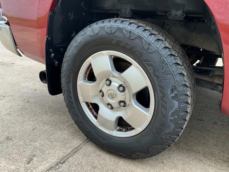 Toyota Tundra Vehicle Full-screen Gallery Image 24