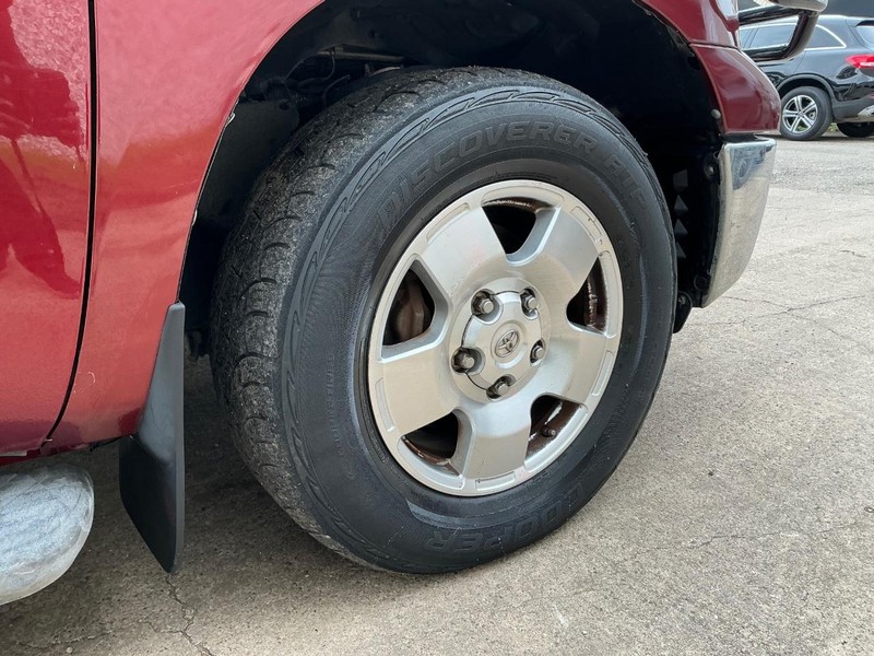 Toyota Tundra Vehicle Full-screen Gallery Image 25