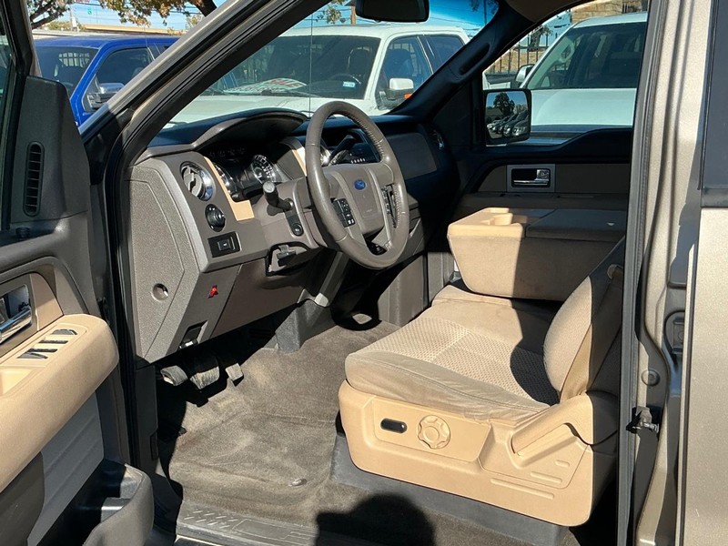 Ford F-150 Vehicle Full-screen Gallery Image 07