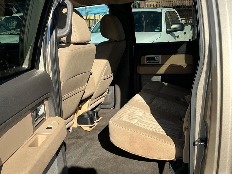 Ford F-150 Vehicle Full-screen Gallery Image 09