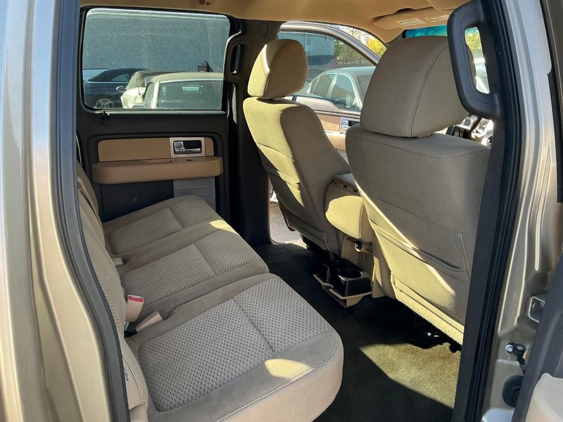 Ford F-150 Vehicle Full-screen Gallery Image 11