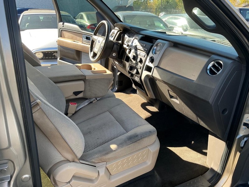 Ford F-150 Vehicle Full-screen Gallery Image 13