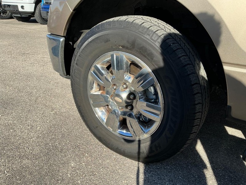 Ford F-150 Vehicle Full-screen Gallery Image 19