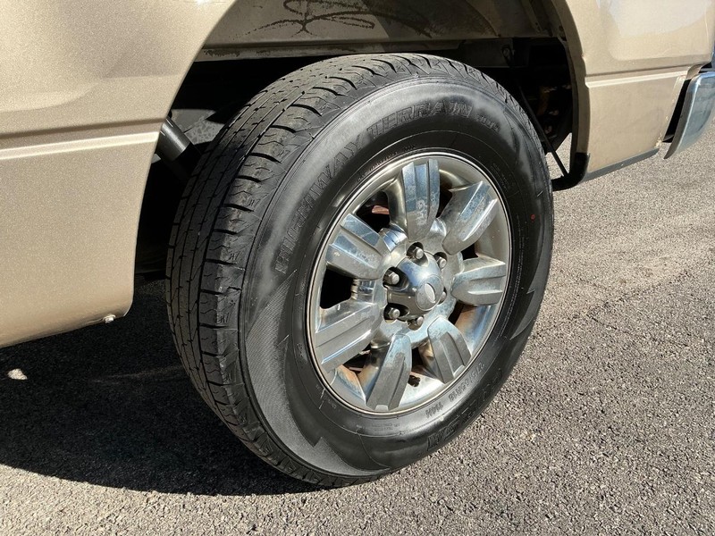 Ford F-150 Vehicle Full-screen Gallery Image 21