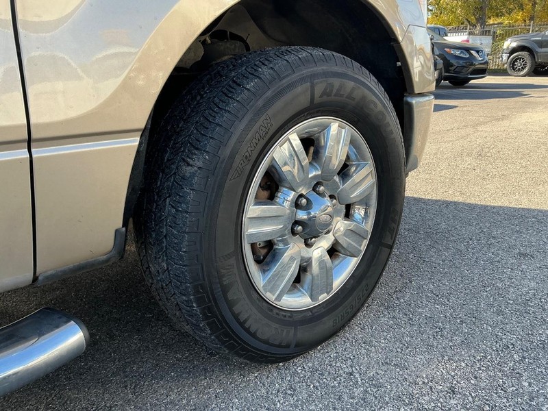 Ford F-150 Vehicle Full-screen Gallery Image 23