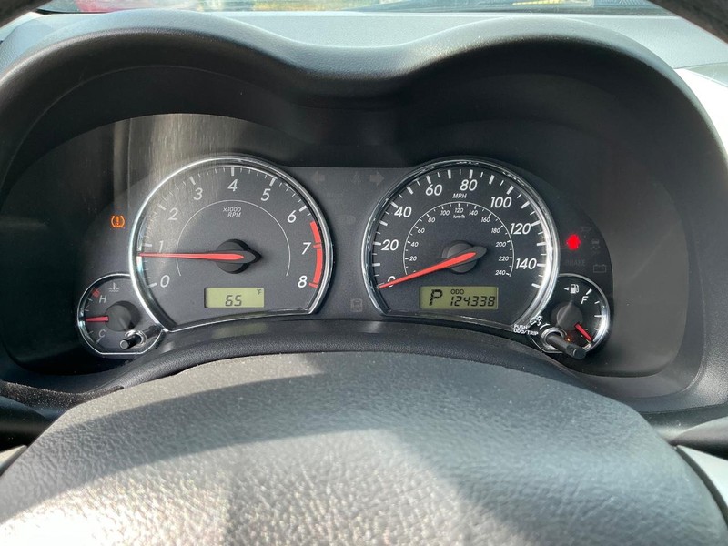 Toyota Corolla Vehicle Full-screen Gallery Image 19