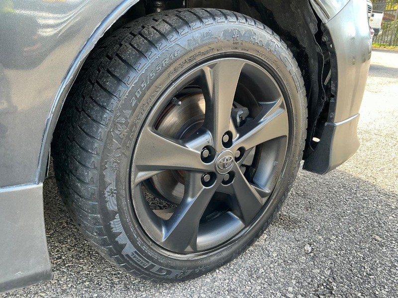 Toyota Corolla Vehicle Full-screen Gallery Image 21