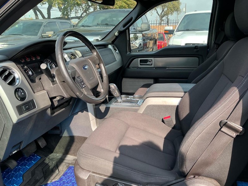 Ford F-150 Vehicle Full-screen Gallery Image 16