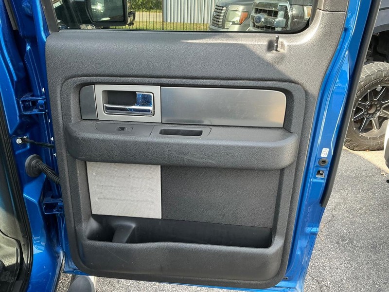 Ford F-150 Vehicle Full-screen Gallery Image 19