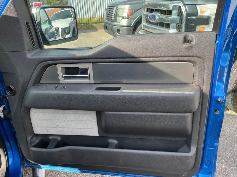 Ford F-150 Vehicle Full-screen Gallery Image 22