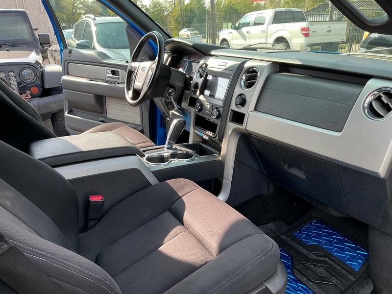 Ford F-150 Vehicle Full-screen Gallery Image 23