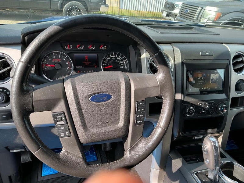 Ford F-150 Vehicle Full-screen Gallery Image 24