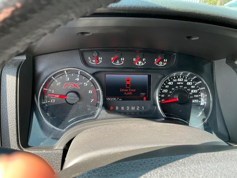 Ford F-150 Vehicle Full-screen Gallery Image 25