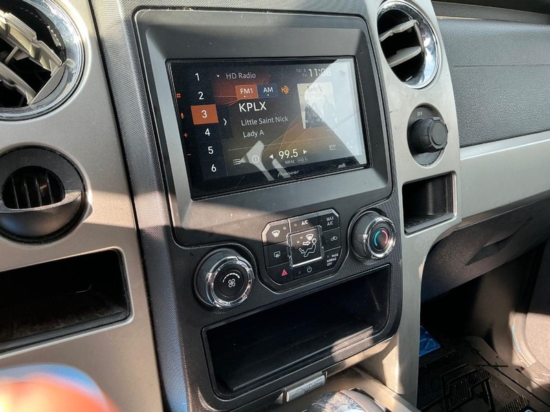 Ford F-150 Vehicle Full-screen Gallery Image 26