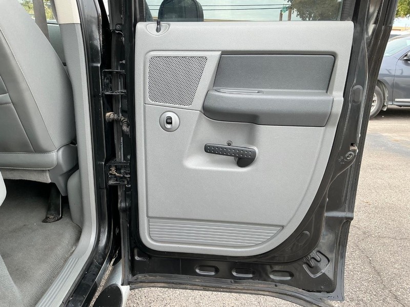 Dodge Ram 1500 Vehicle Full-screen Gallery Image 11