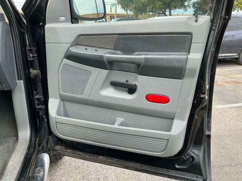 Dodge Ram 1500 Vehicle Full-screen Gallery Image 13