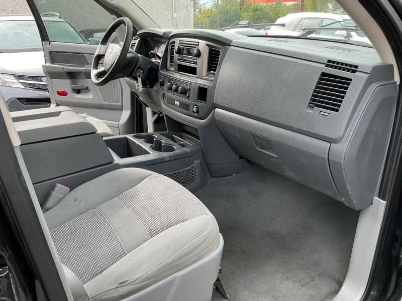 Dodge Ram 1500 Vehicle Full-screen Gallery Image 14