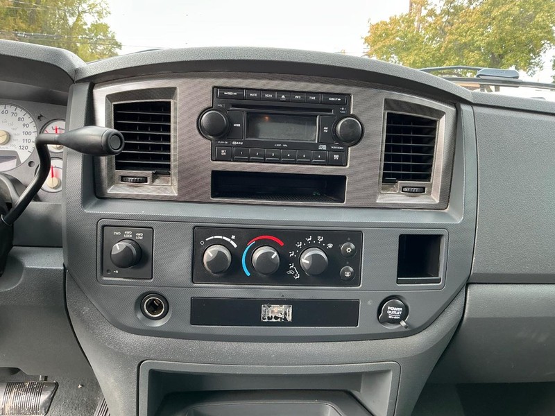 Dodge Ram 1500 Vehicle Full-screen Gallery Image 21