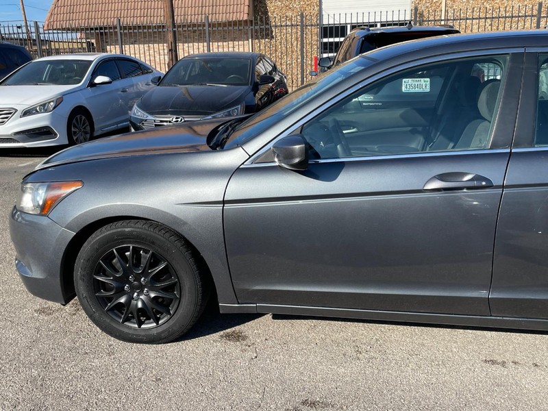 Honda Accord Sedan Vehicle Full-screen Gallery Image 02